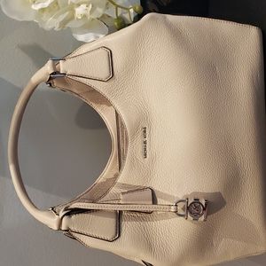 ❣️💫MARK DOWN 💫❣️Michael Kors cream Bag